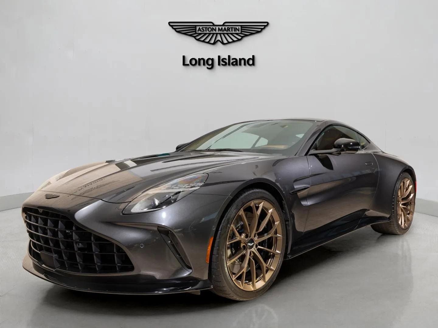 Used 2025 Aston Martin V8 Vantage Coupe image 1