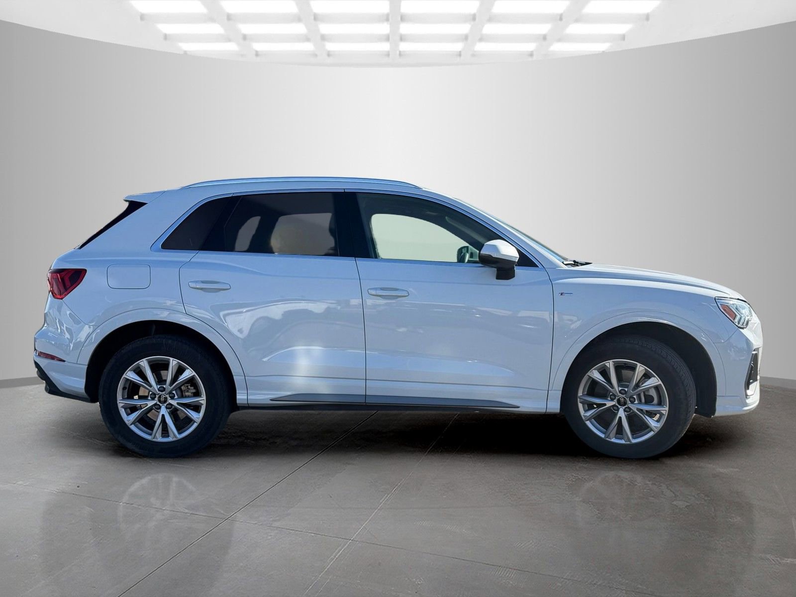 Used 2025 Audi Q3 2.0T Premium image 4