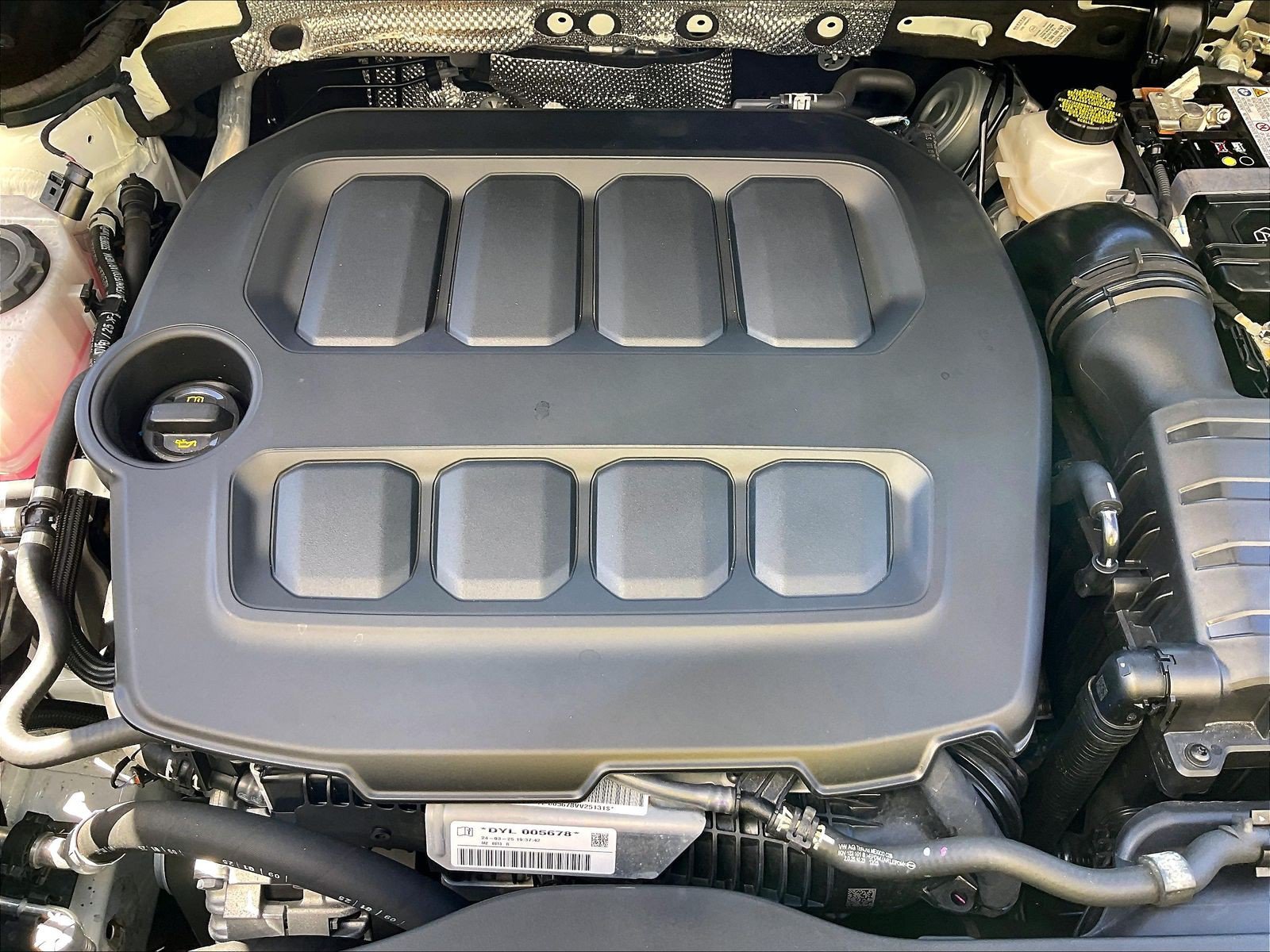 Certified 2025 Volkswagen Tiguan SE AWD/4WD image 30