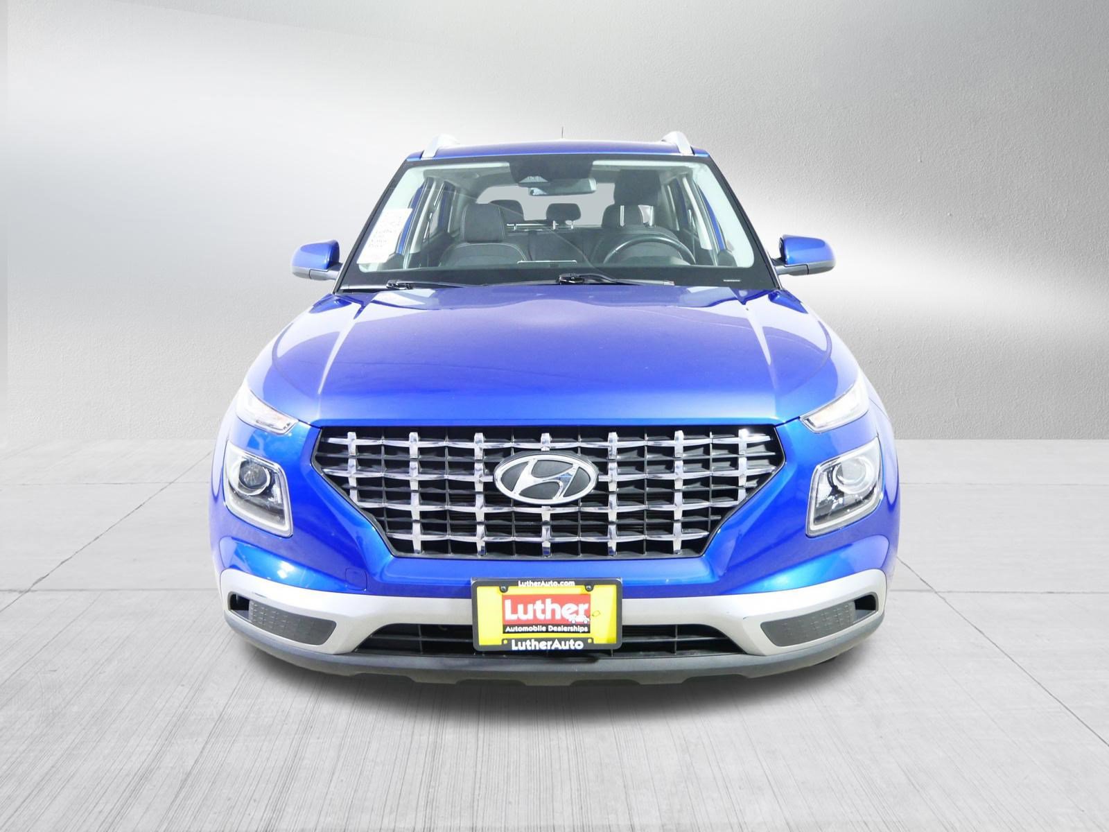 Used 2024 Hyundai Venue SEL video 2