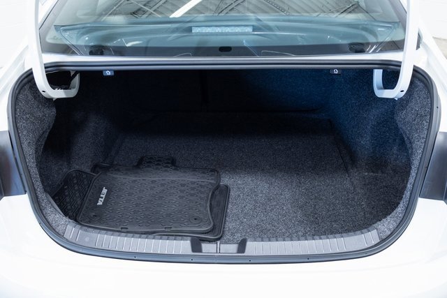 Used 2024 Volkswagen Jetta Sport image 11