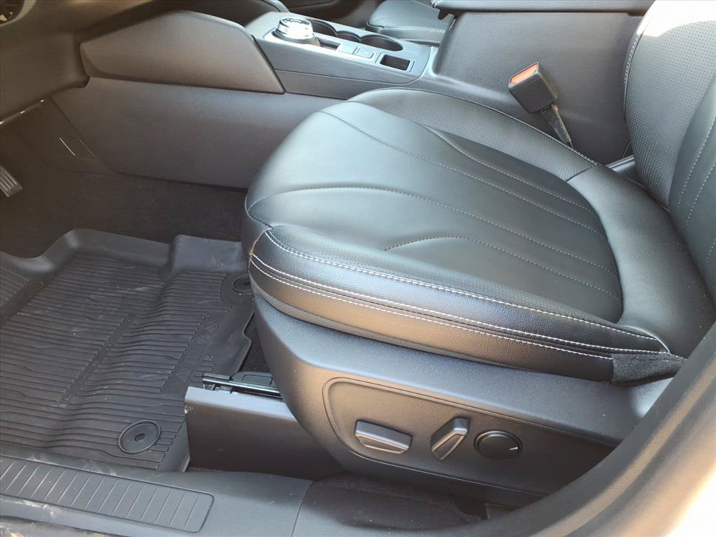 Used 2025 Ford Escape SE w/ PHEV Premium Package FWD image 10