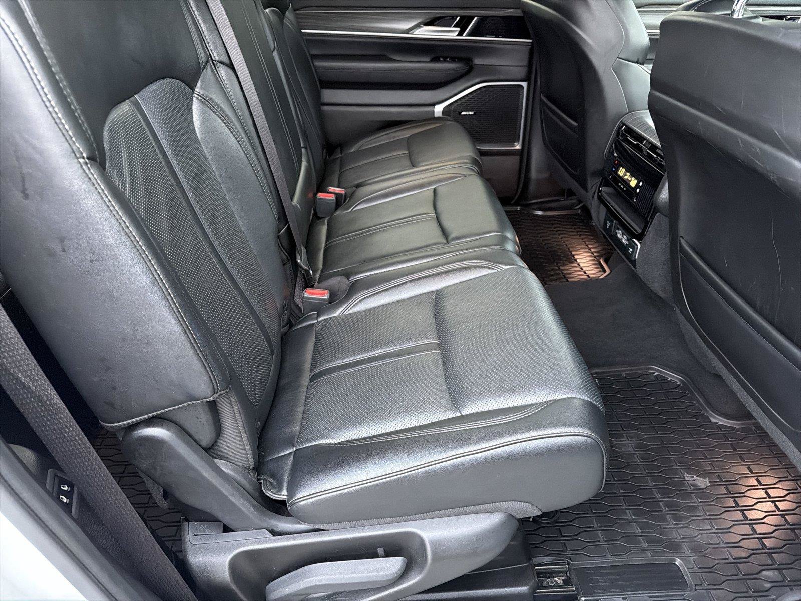 Used 2024 Jeep Wagoneer Series II w/ Flexible Seating Group RWD image 15