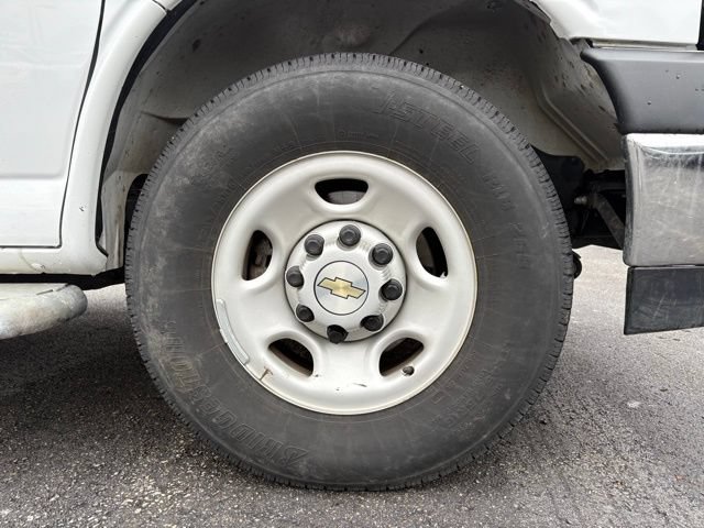 Used 2024 Chevrolet Express 2500 w/ Driver Convenience Package RWD image 21