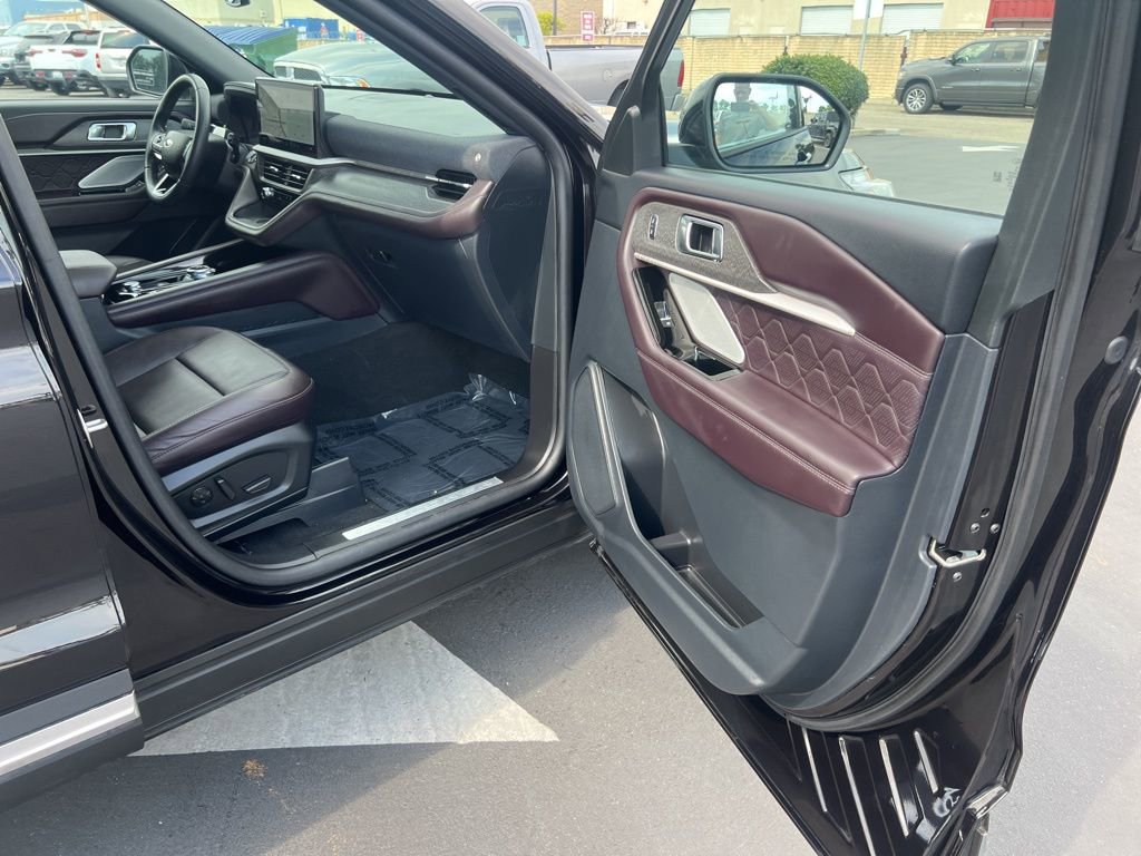 Used 2025 Ford Explorer Platinum w/ LUX Leather Package image 27