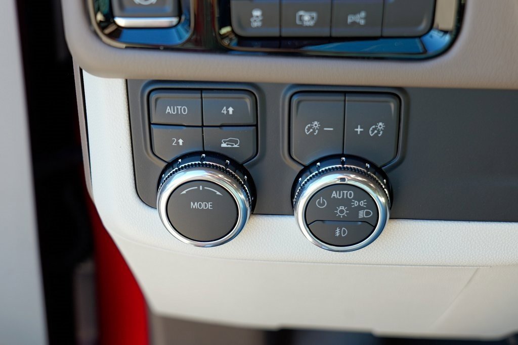 New 2026 GMC Yukon Denali w/ Sun & Power Step Package image 18