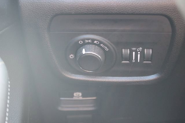 Used 2023 Jeep Grand Cherokee Altitude image 17