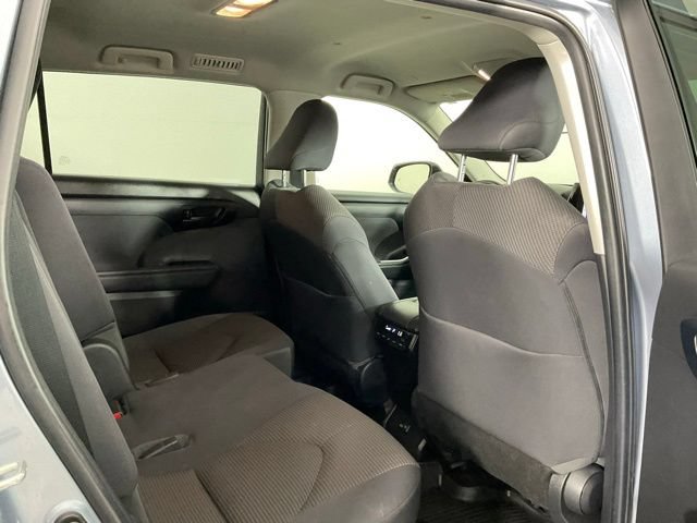 Used 2023 Toyota Highlander LE FWD image 21