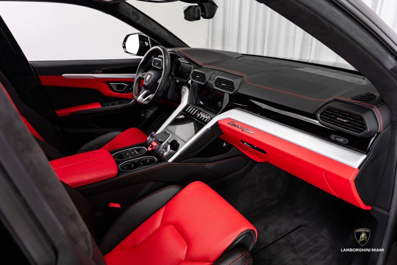 Used 2019 Lamborghini Urus image 45