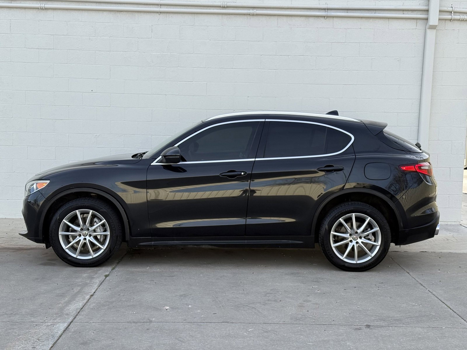 Used 2018 Alfa Romeo Stelvio Ti AWD/4WD image 4