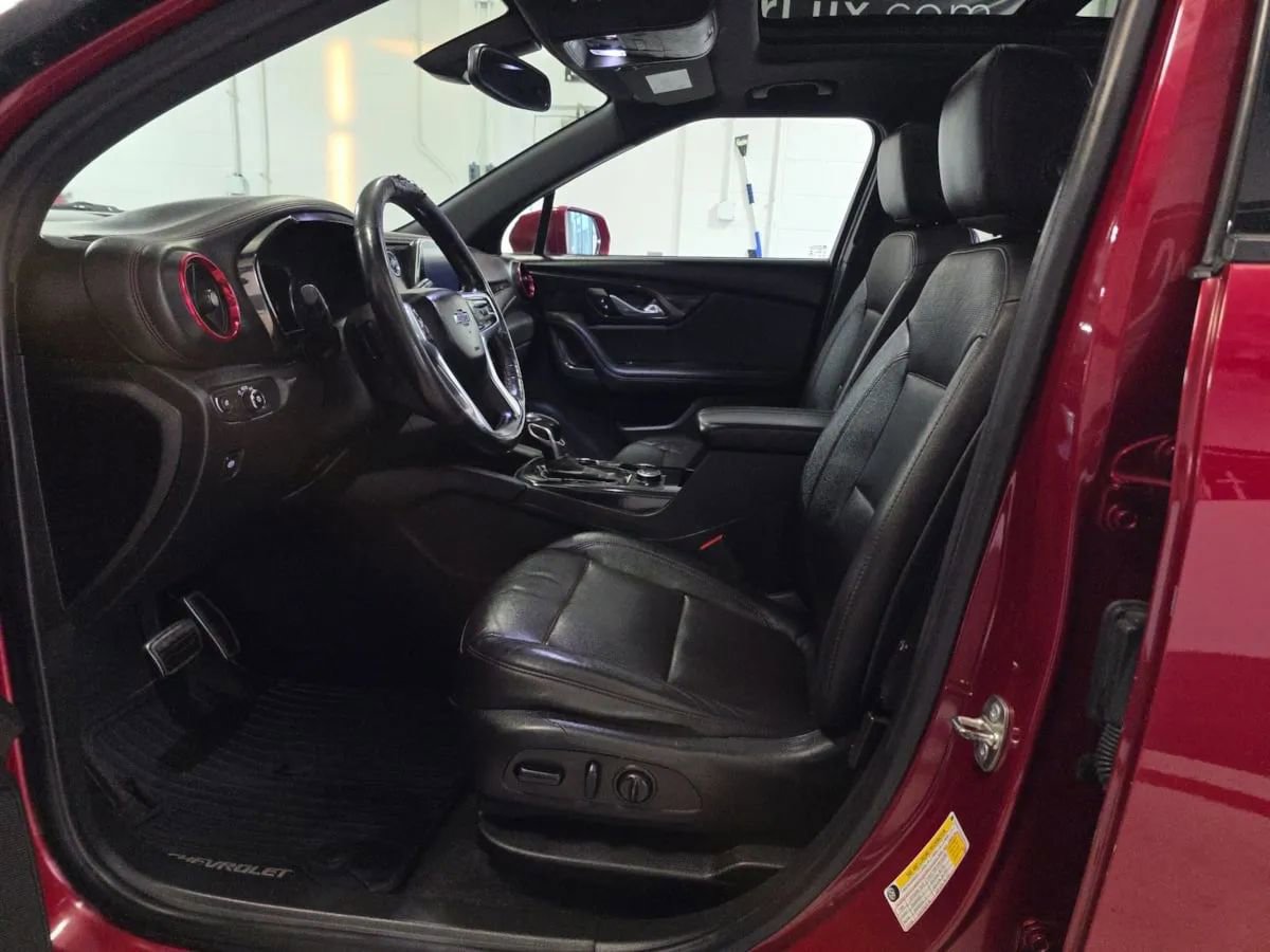 Used 2019 Chevrolet Blazer RS w/ Sun and Wheels Package image 9