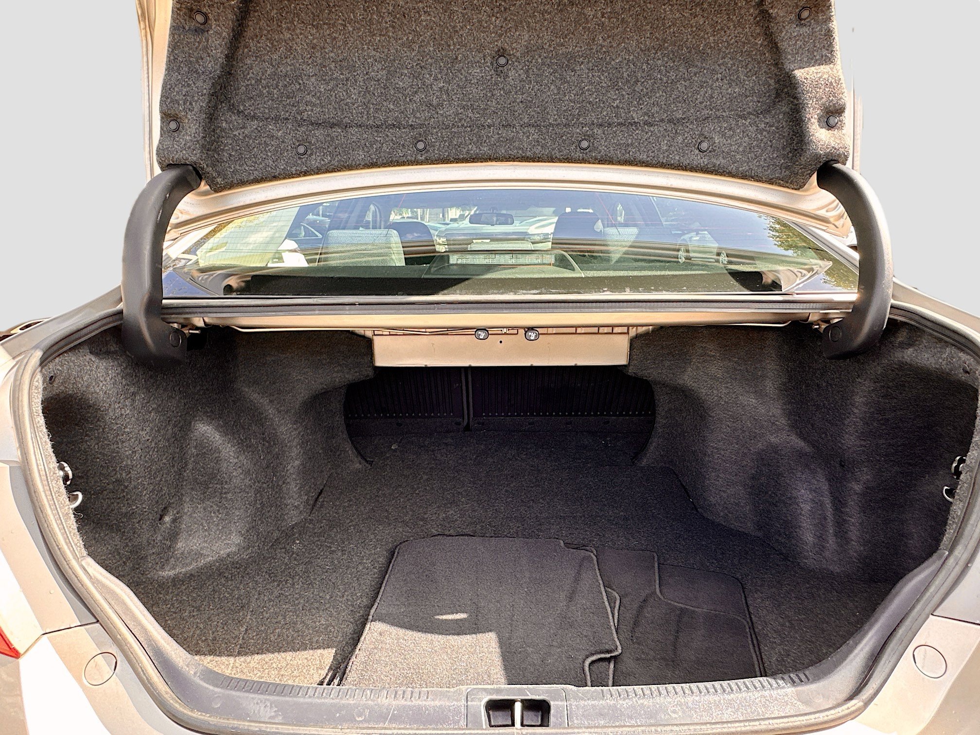 Used 2016 Toyota Camry LE image 23