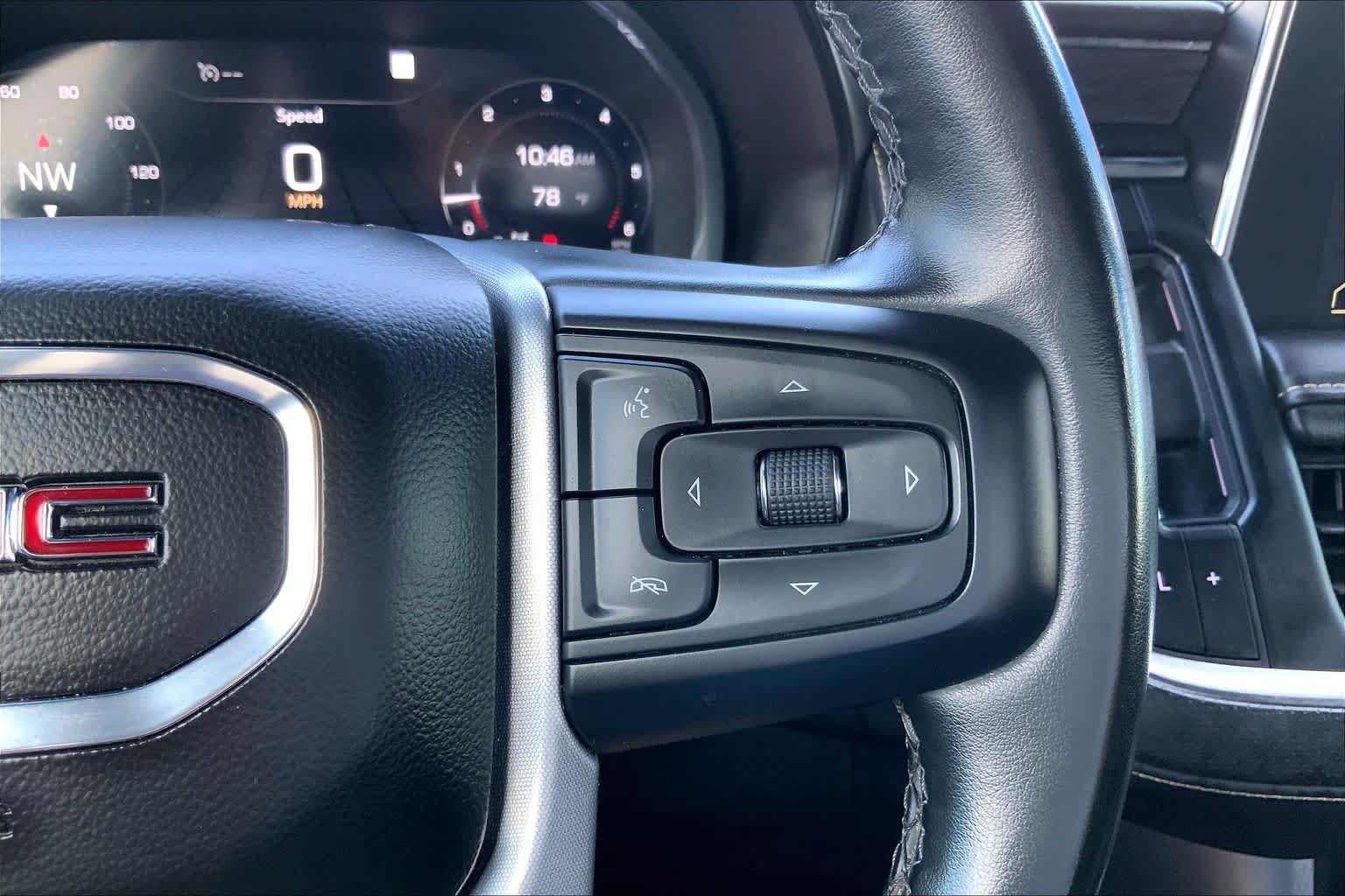 Used 2023 GMC Yukon SLT AWD/4WD image 25