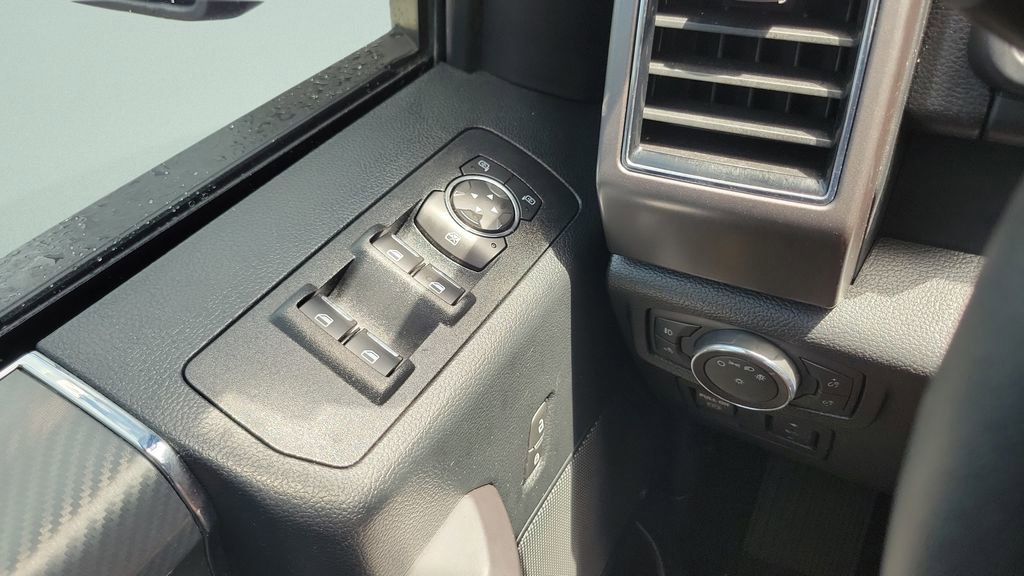 Used 2019 Ford F150 XLT w/ Equipment Group 302A Luxury AWD/4WD image 18