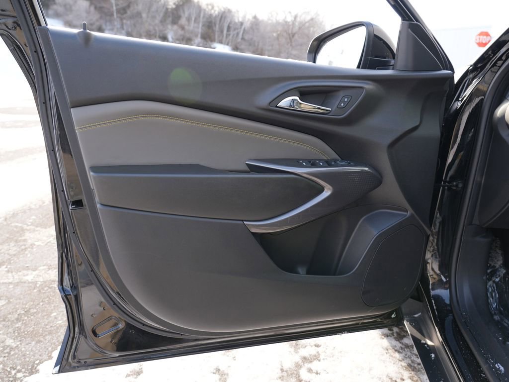 Used 2024 Chevrolet Trax ACTIV w/ Driver Confidence Package image 14