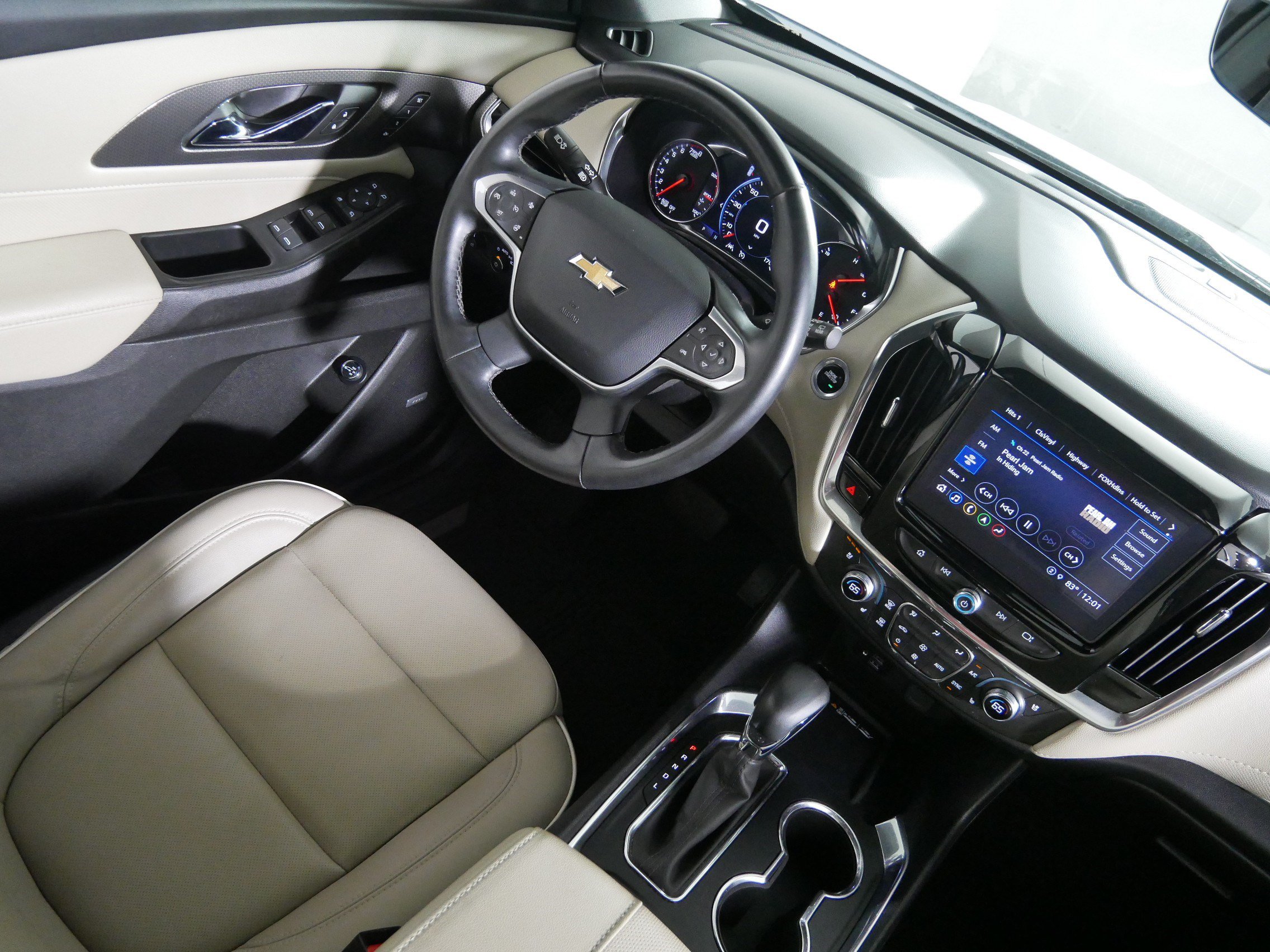 Certified 2023 Chevrolet Traverse Premier w/ LPO, Floor Liner Package AWD/4WD image 9