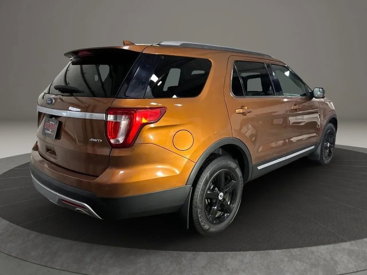 Used 2017 Ford Explorer XLT image 5