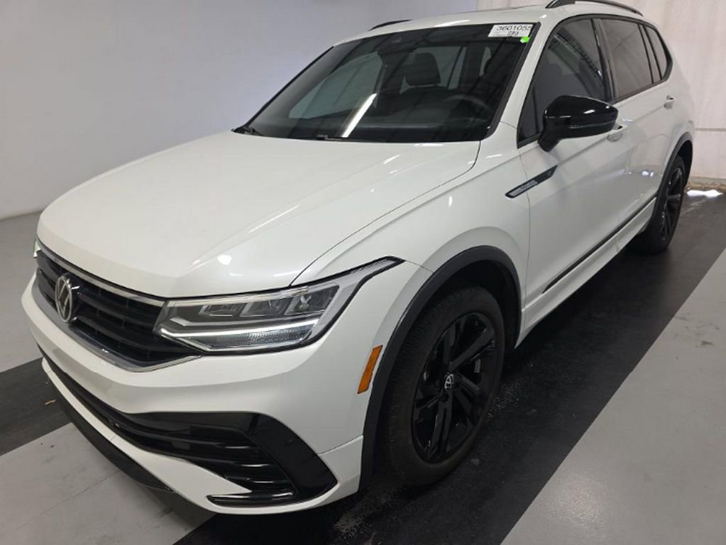 Used 2023 Volkswagen Tiguan SE R-Line FWD image 2