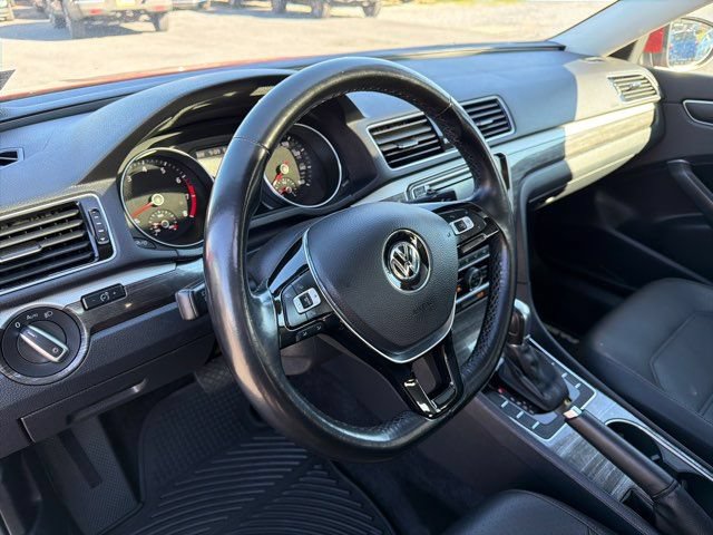Used 2018 Volkswagen Passat 2.0T SE FWD image 14