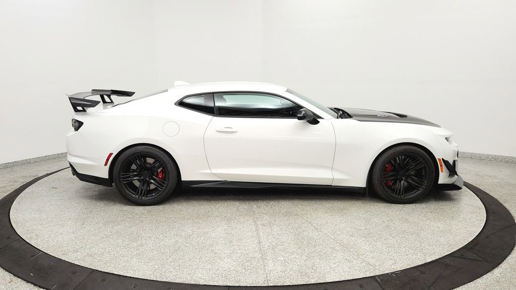 Used 2021 Chevrolet Camaro ZL1 RWD image 6