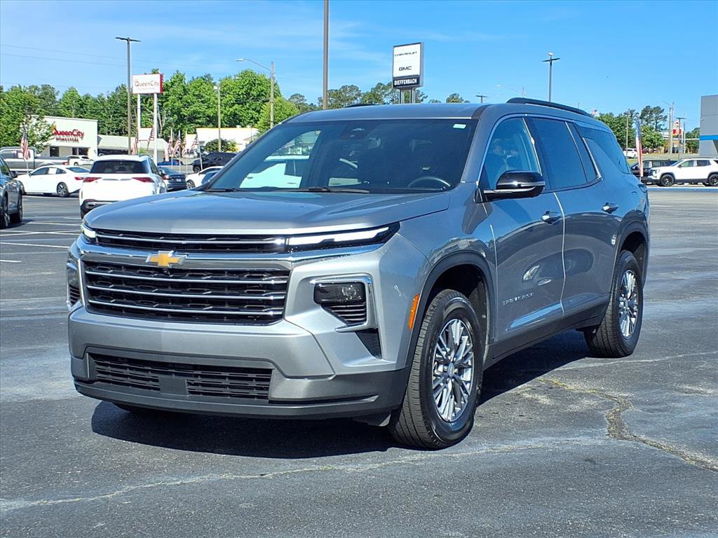 Used 2024 Chevrolet Traverse LT FWD image 1