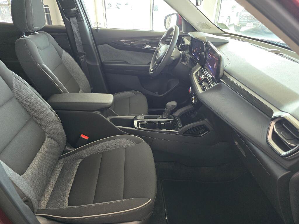 Used 2025 Chevrolet TrailBlazer LT AWD/4WD image 43