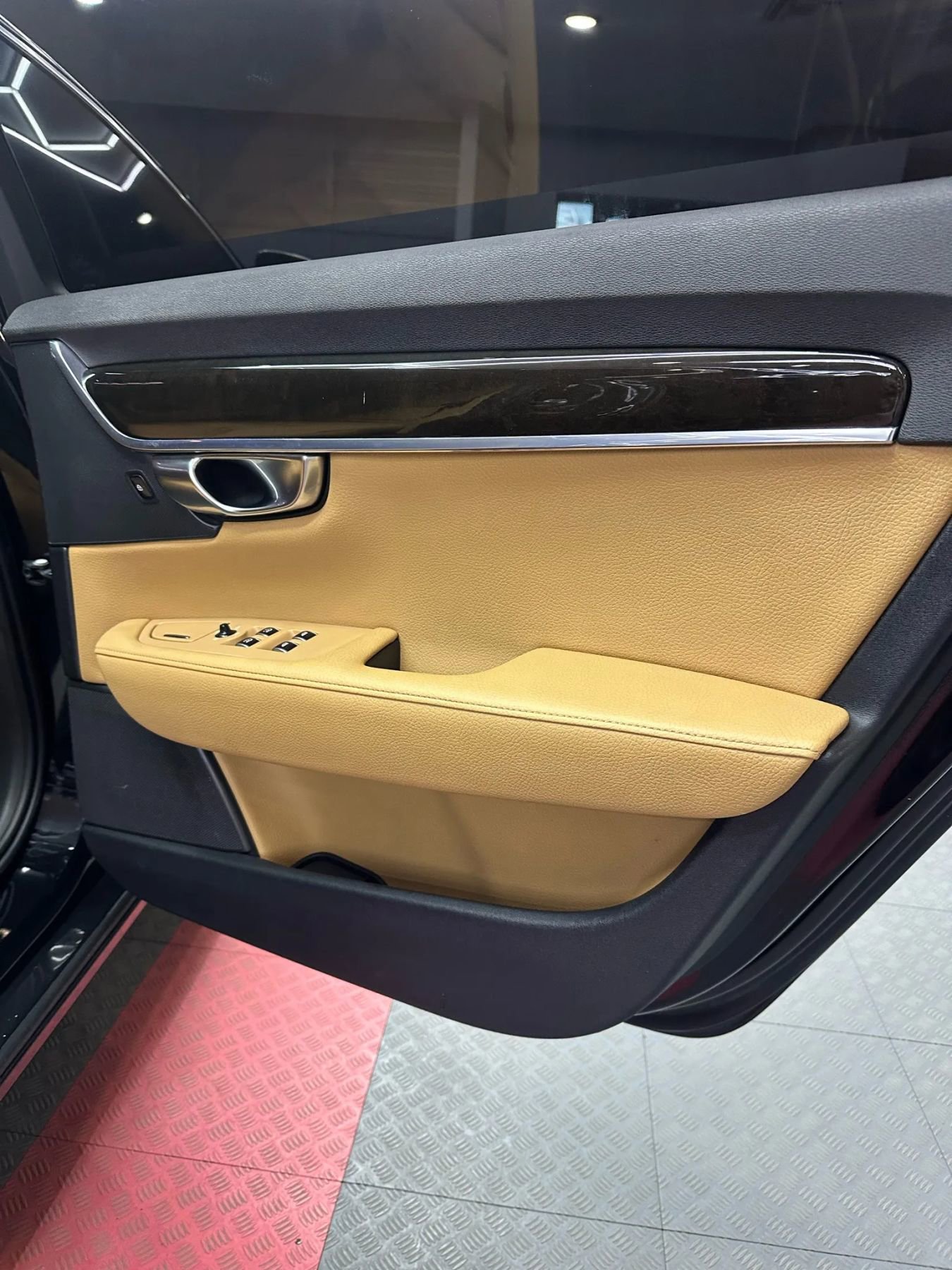 Used 2018 Volvo S90 T5 Momentum w/ Convenience Package image 37
