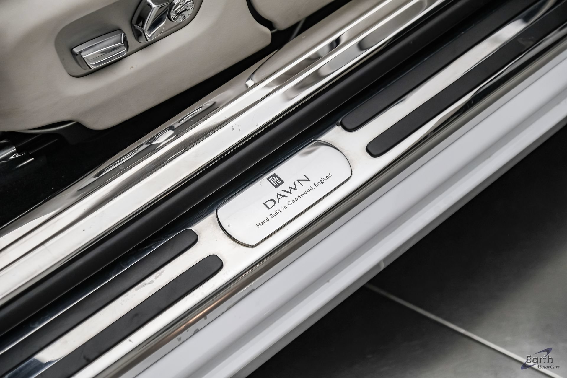 Used 2017 Rolls-Royce Dawn RWD image 61
