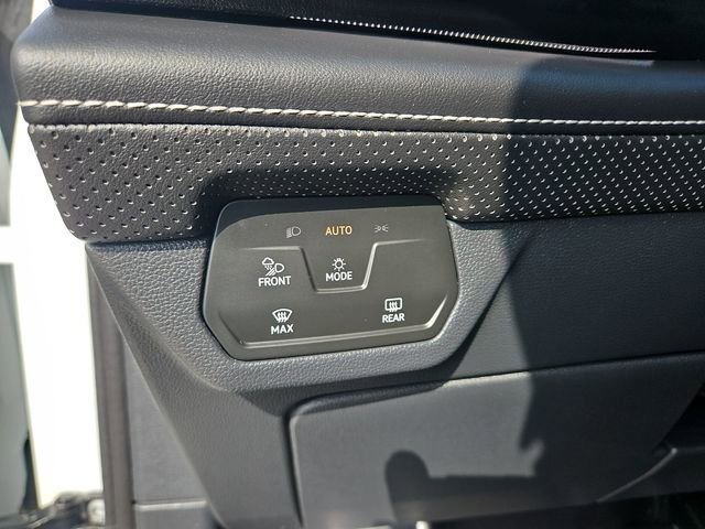 Used 2024 Volkswagen Atlas Cross Sport SEL R-Line image 18