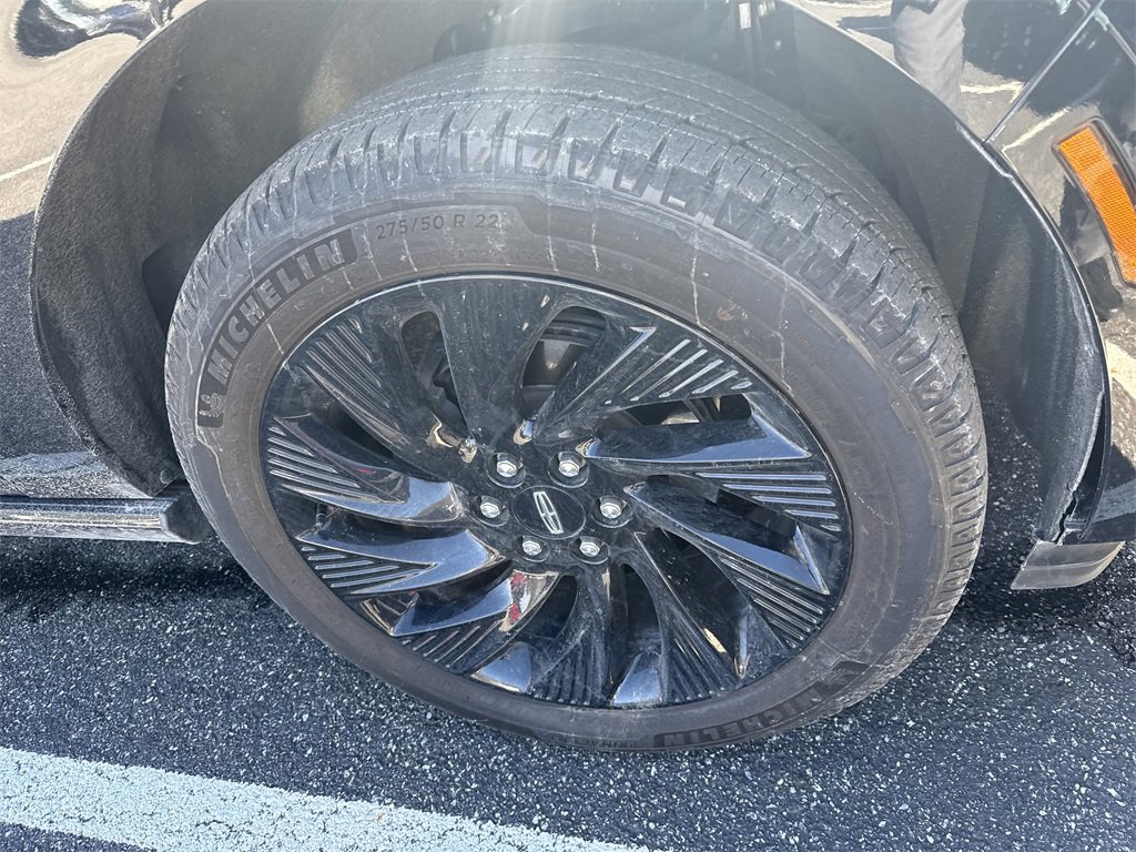 Used 2025 Lincoln Navigator L Reserve w/ Jet Appearance Package image 2