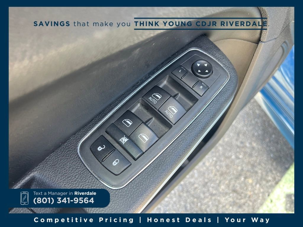 Used 2021 Chrysler 300 Touring L image 11