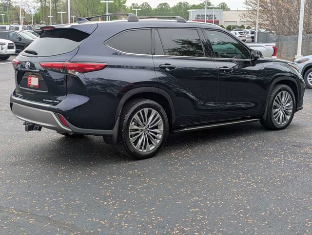 Used 2021 Toyota Highlander Platinum image 4