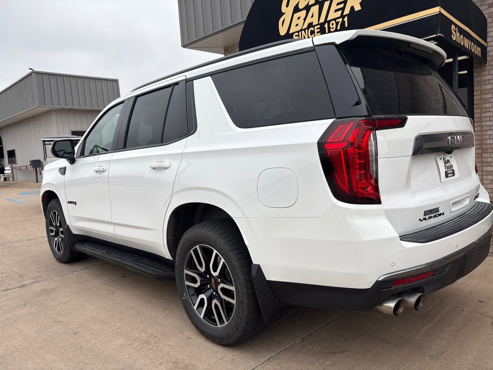 Used 2023 GMC Yukon AT4 w/ LPO, Floor Liner Package image 11