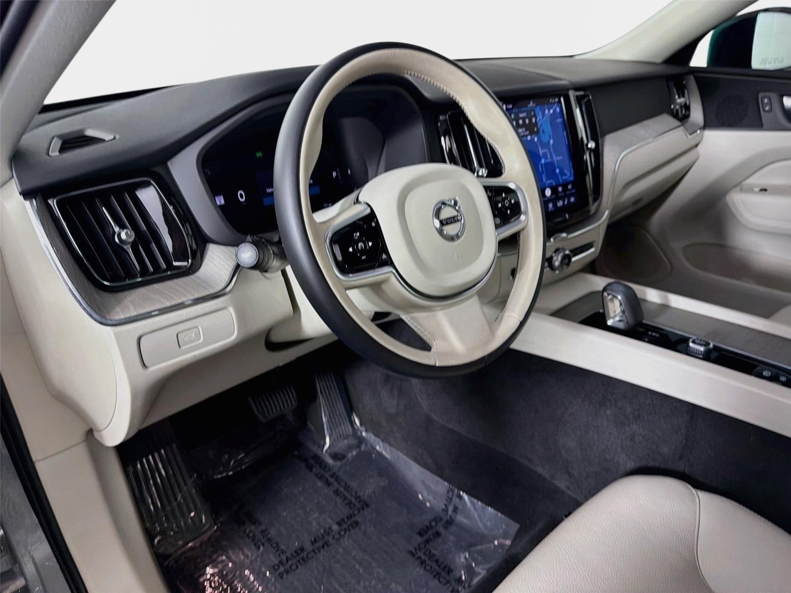 Used 2024 Volvo XC60 B5 Plus AWD/4WD image 9