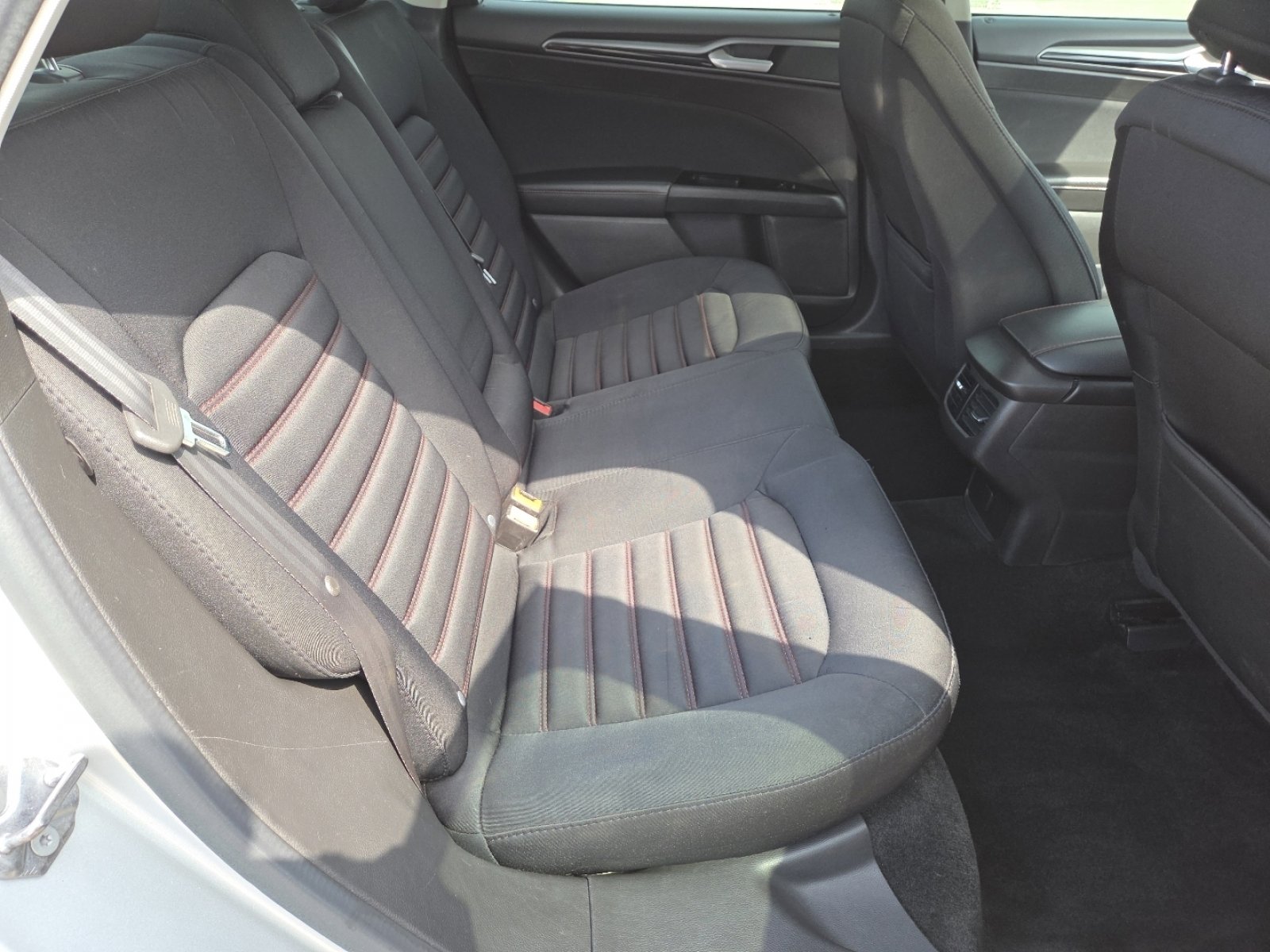 Used 2016 Ford Fusion SE image 18