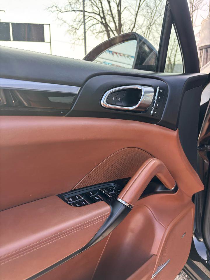 Used 2017 Porsche Cayenne Platinum Edition image 6