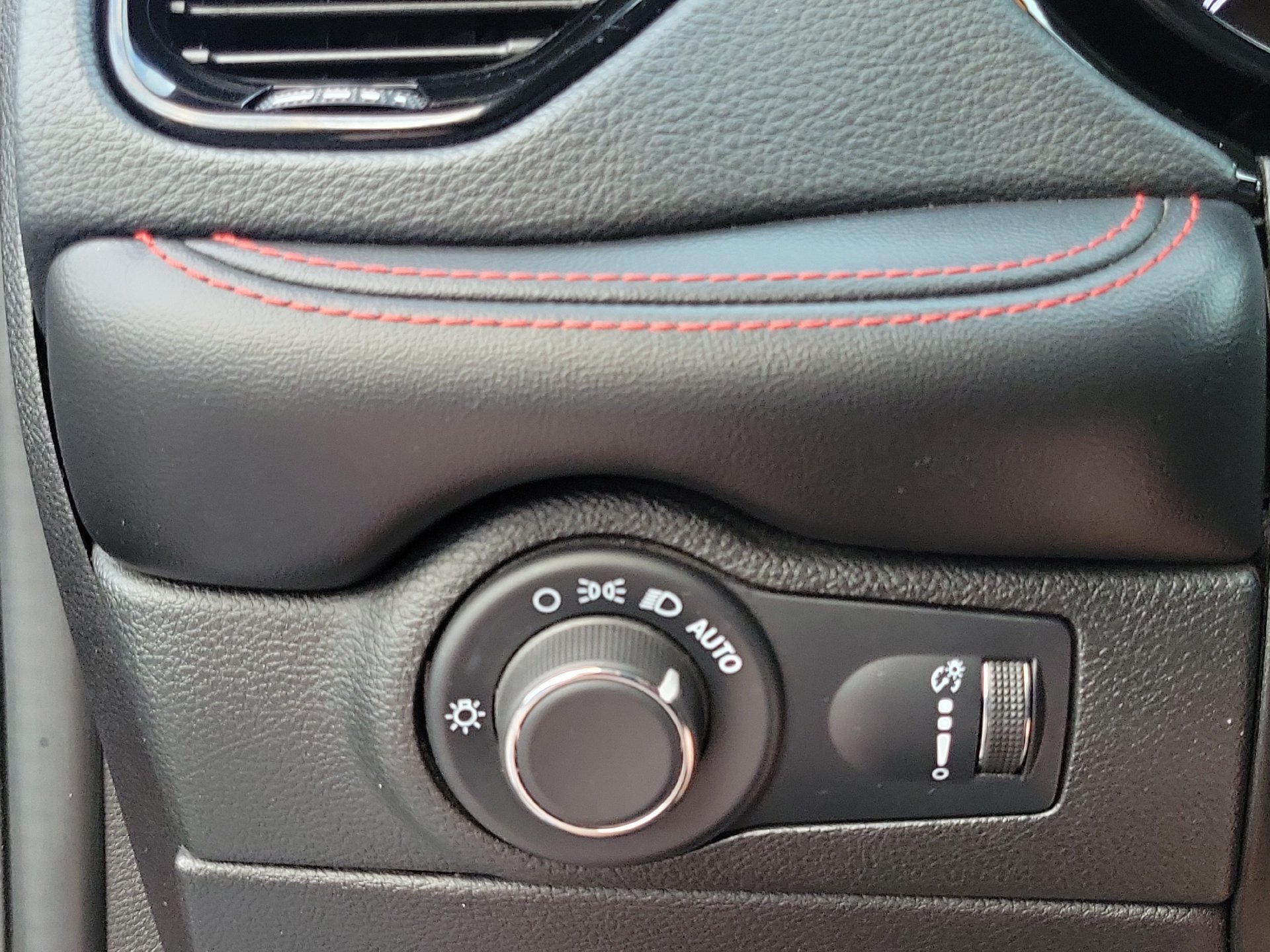 Used 2024 Dodge Durango GT AWD/4WD image 12