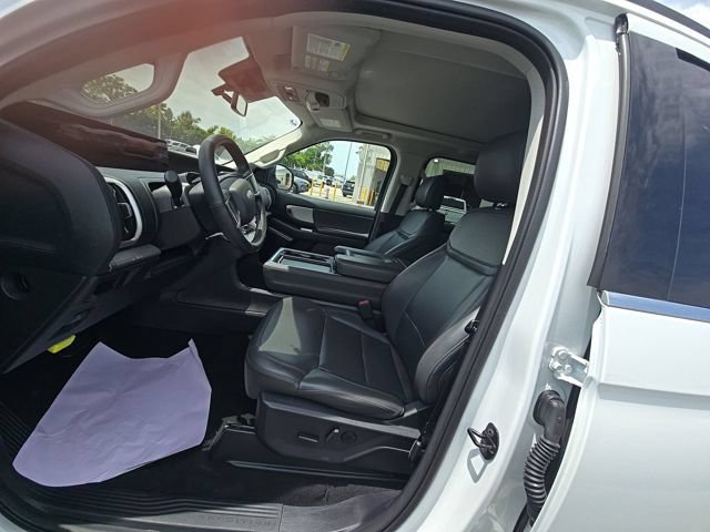 Used 2025 Ford Expedition Active RWD image 10