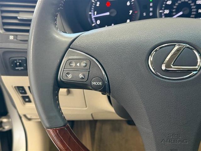 Used 2011 Lexus ES 350 w/ Luxury Pkg & Navigation FWD image 17