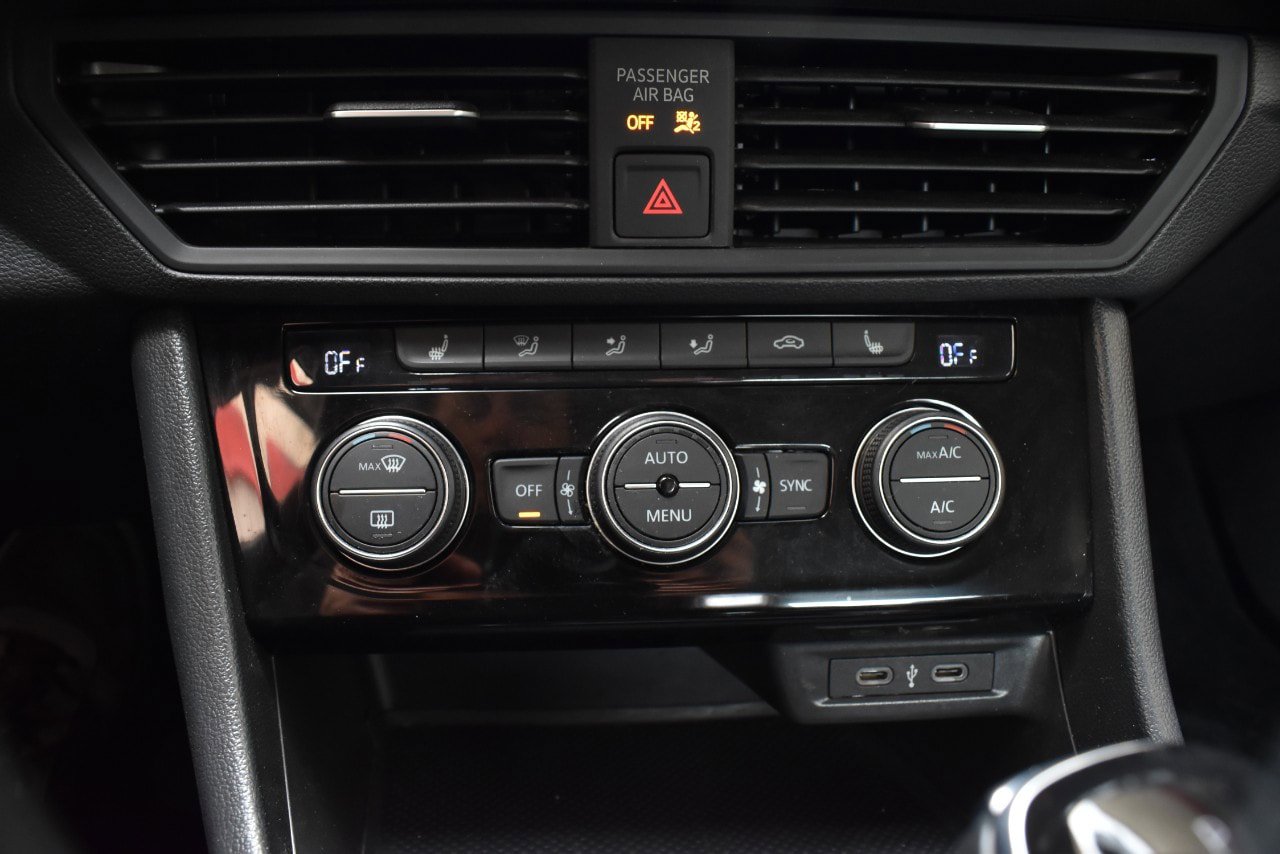 Used 2024 Volkswagen Jetta SE FWD image 29