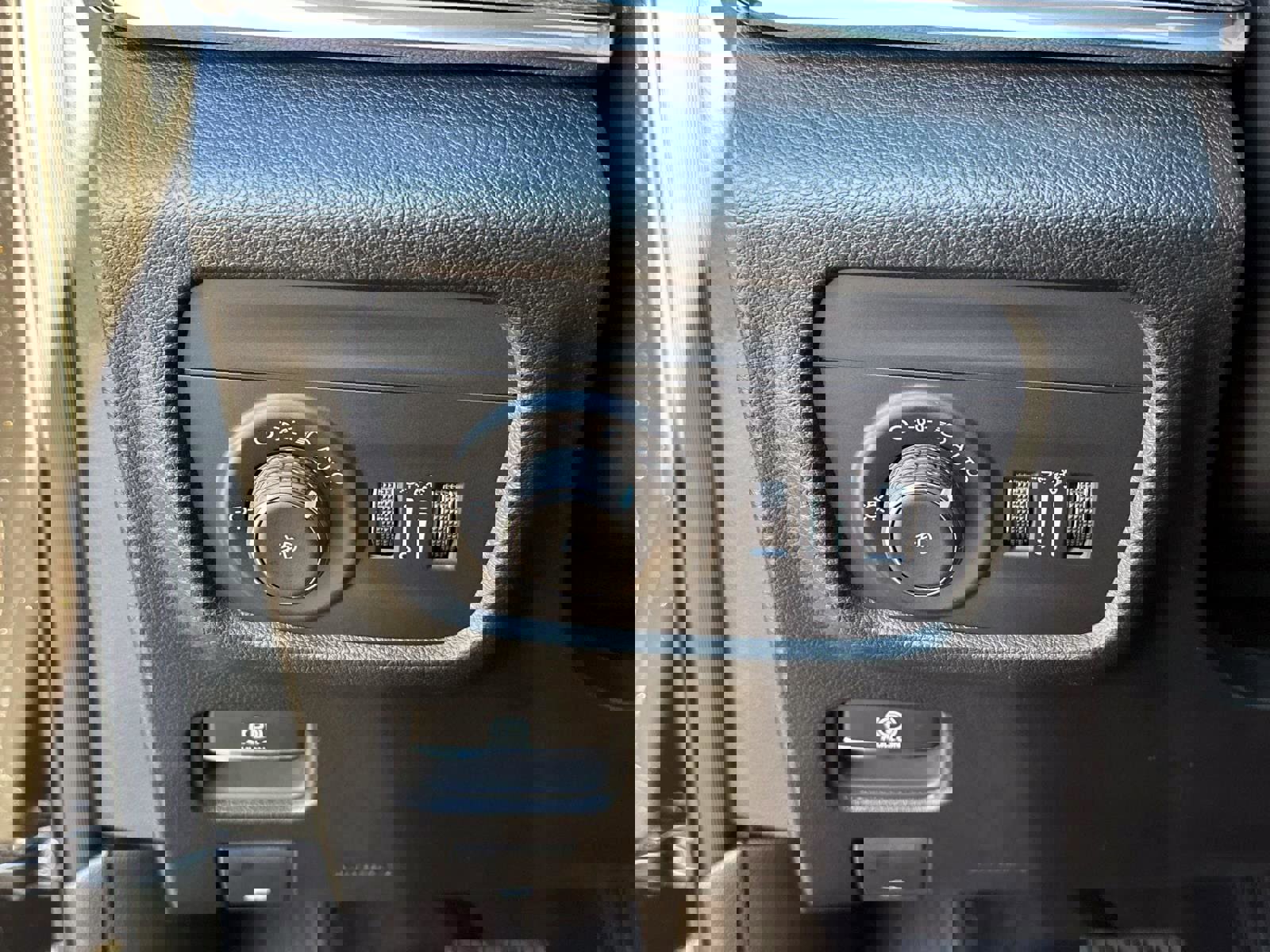 New 2025 Jeep Grand Cherokee L Overland w/ Advanced Protech Group III image 33