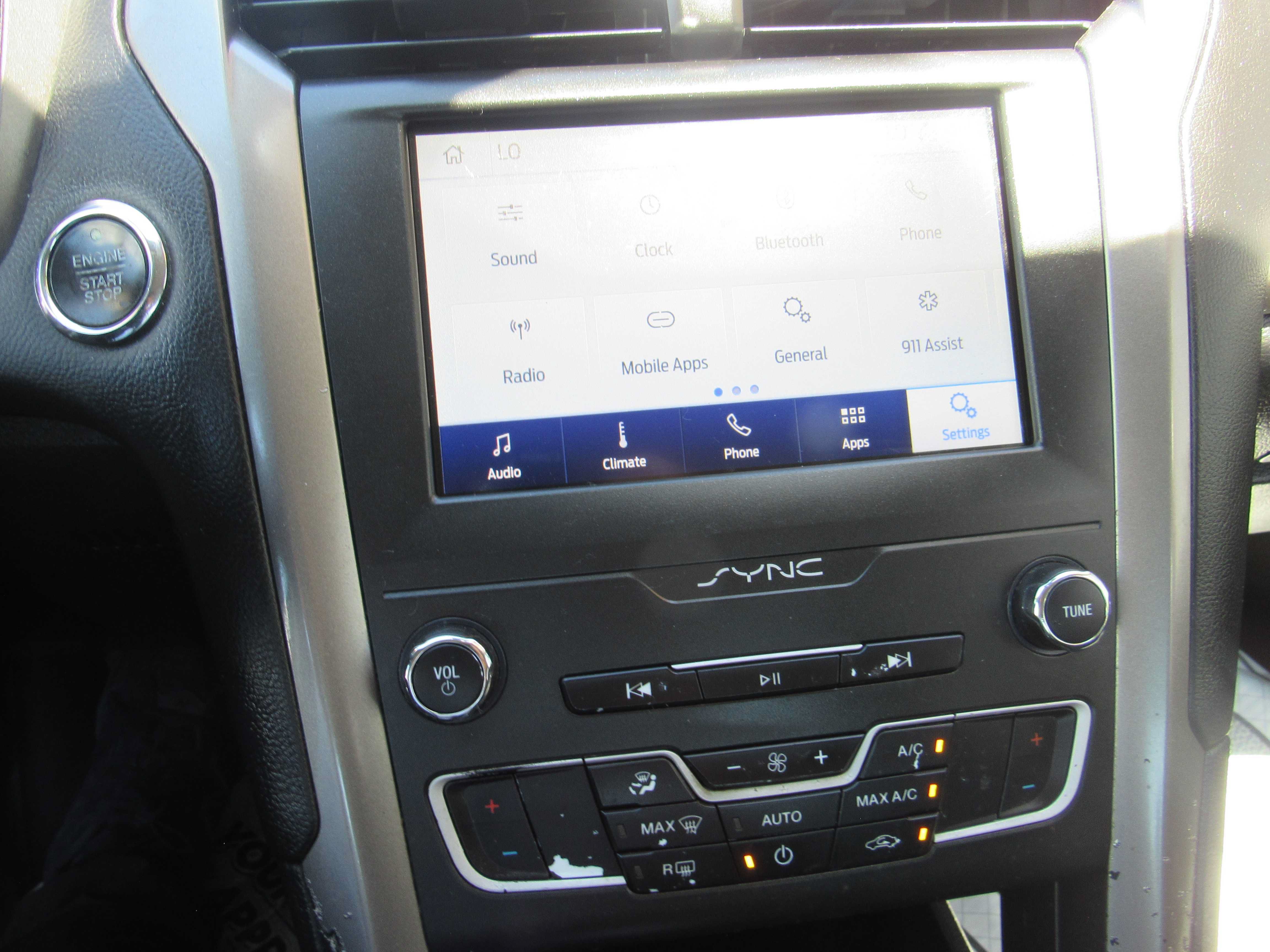 Used 2020 Ford Fusion SE FWD image 17
