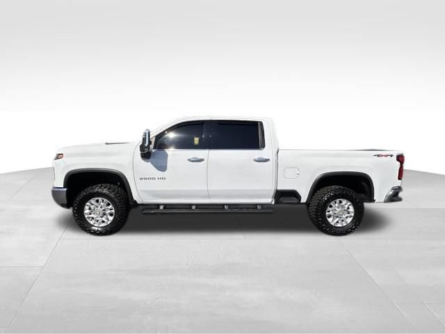 Used 2024 Chevrolet Silverado 2500 LTZ AWD/4WD image 3