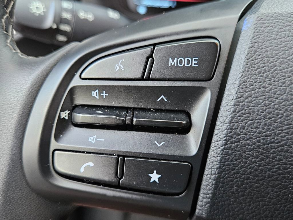 Used 2025 Hyundai Venue SEL image 23