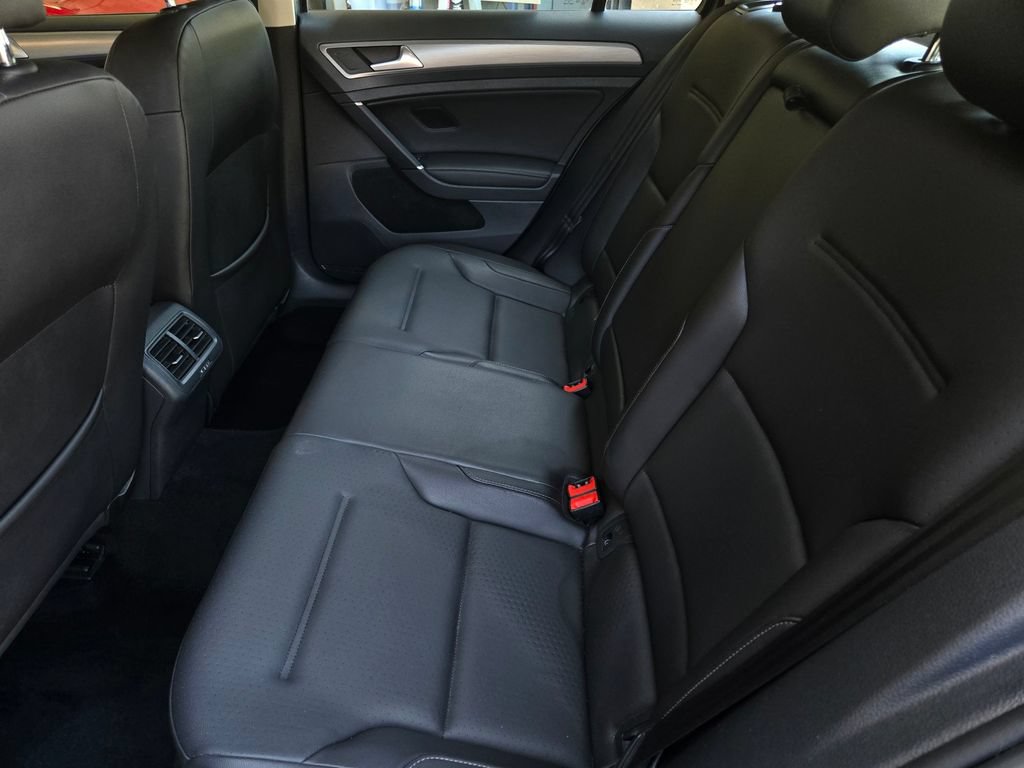 Used 2015 Volkswagen Golf S FWD image 12