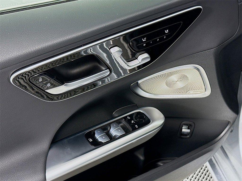 Used 2025 Mercedes-Benz C 300 4MATIC Sedan image 18