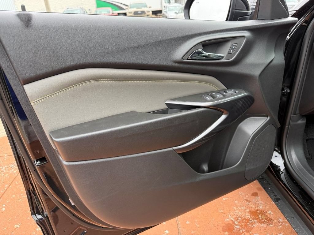 New 2026 Chevrolet Trax ACTIV w/ Sunroof Package FWD image 8