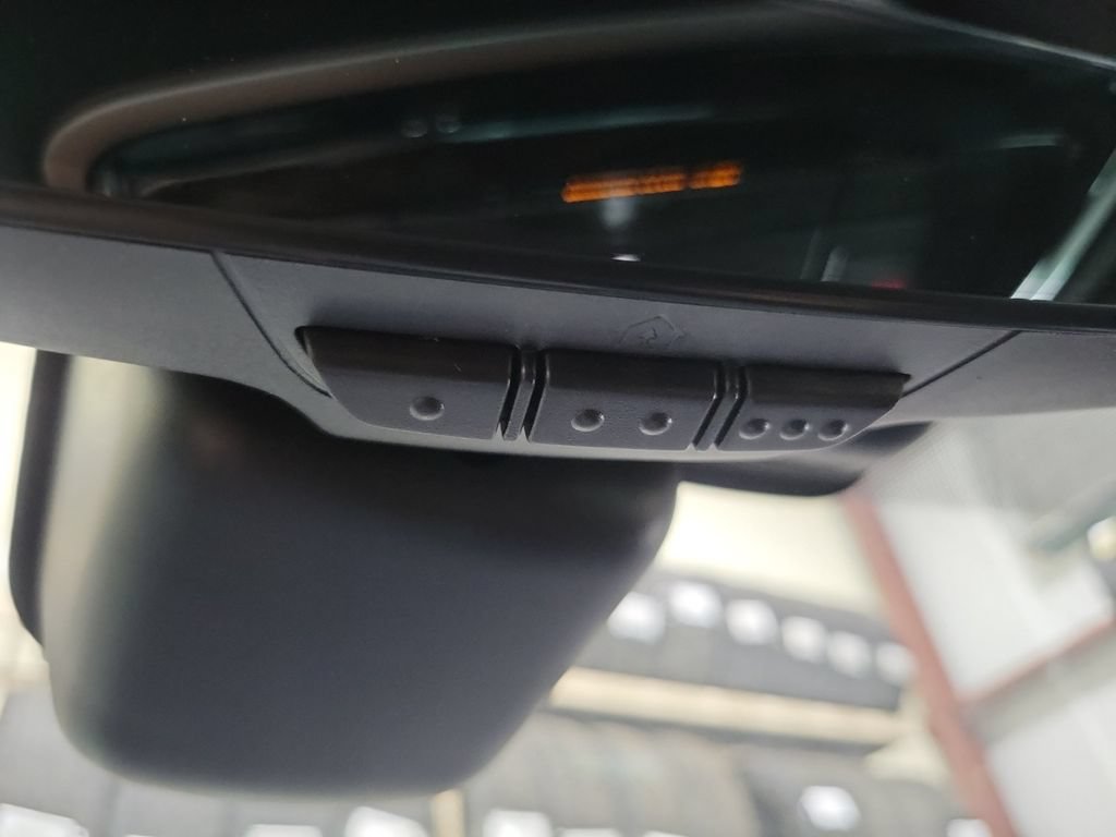 Used 2026 Land Rover Range Rover Velar Dynamic SE AWD/4WD image 35