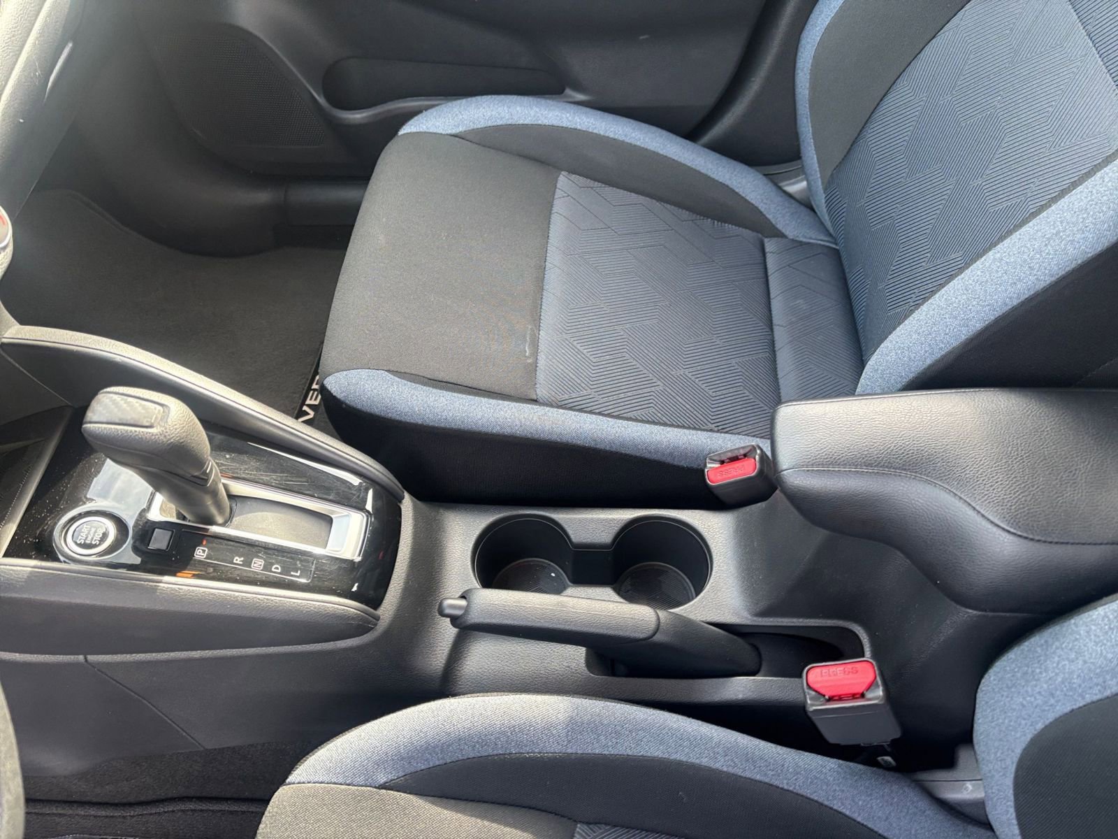 Used 2025 Nissan Versa SV image 41