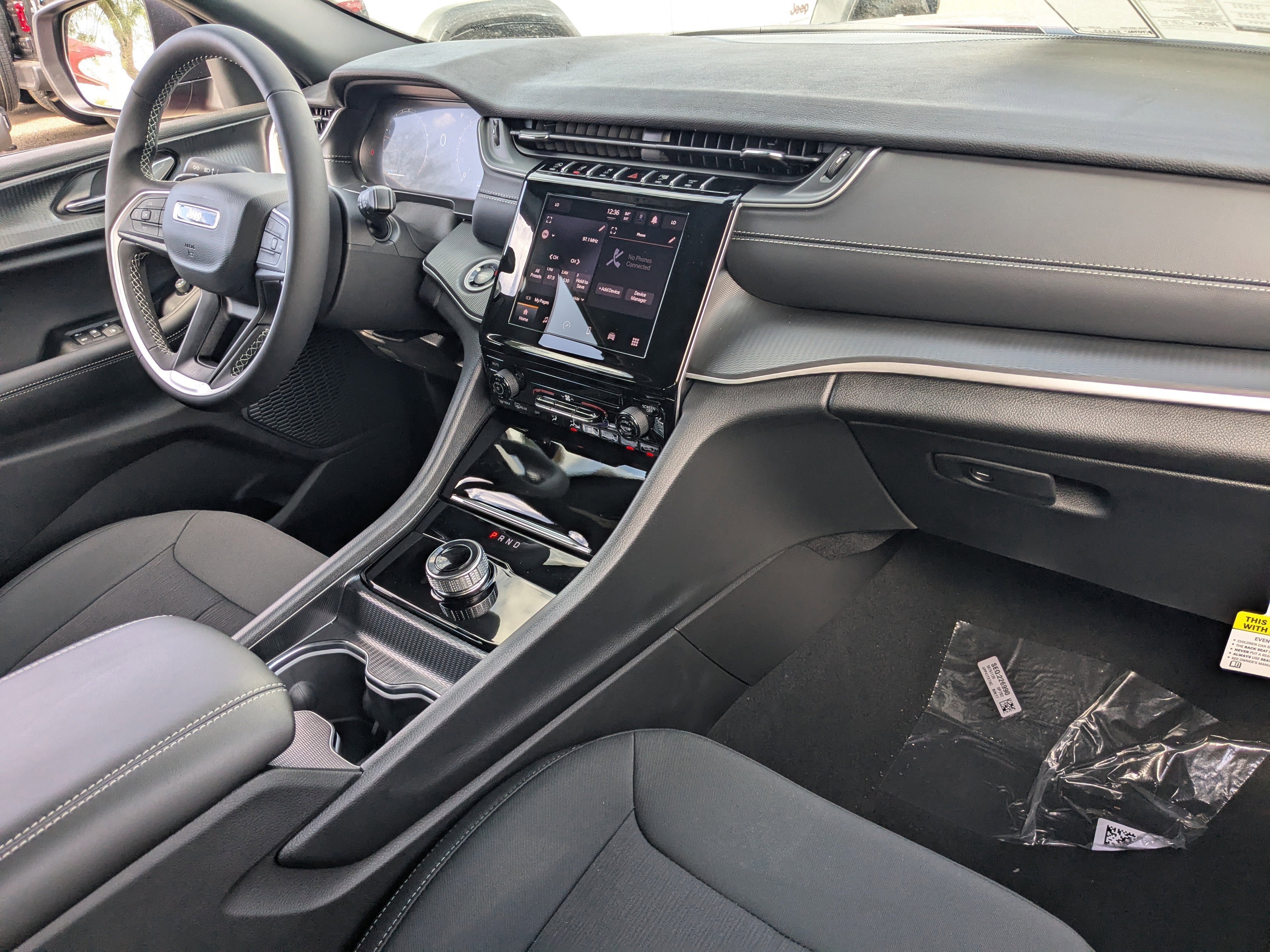 New 2025 Jeep Grand Cherokee L Laredo image 9